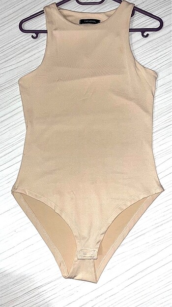 halter yaka çıtçıtlı body