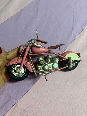 Metal motor obje