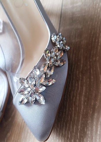 Gri İşlemeli Saten Yüksek Topuklu Kadın Ayakkabı - Görsel 2