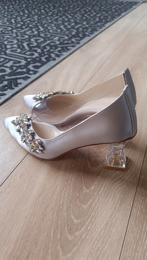 Gri İşlemeli Saten Yüksek Topuklu Kadın Ayakkabı - Görsel 3