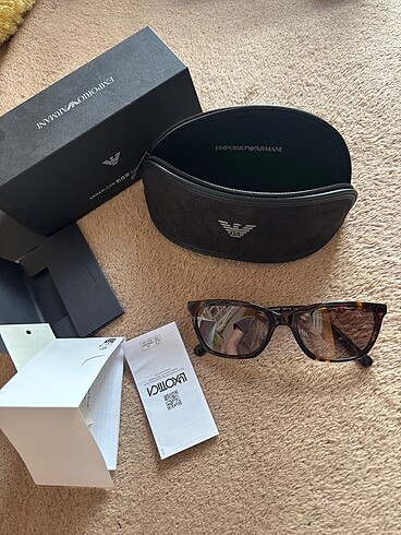 Emporio armani güneş gözlüğü