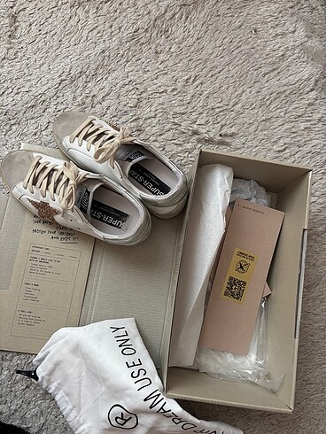 Golden Goose Deluxe Golden goose deluxe