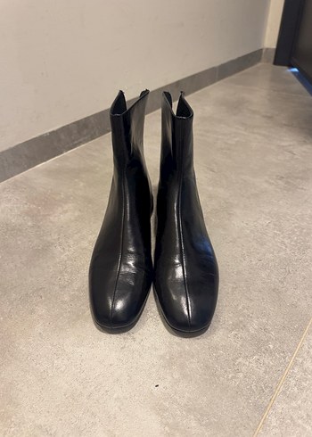 Siyah Deri Fermuarlı Kadın Bot - Görsel 3