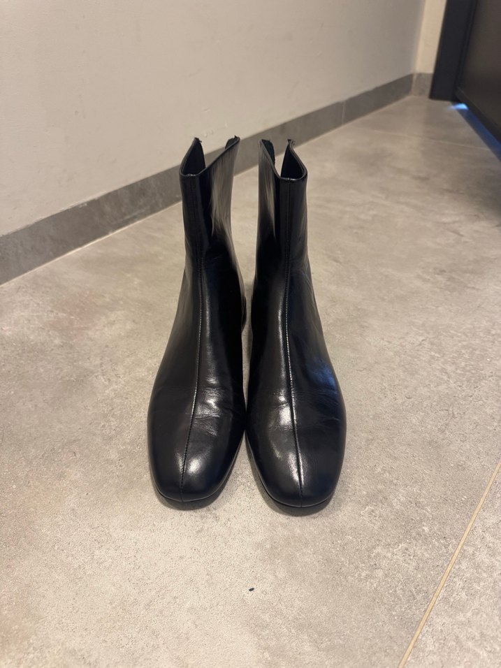 Siyah Deri Fermuarlı Kadın Bot - Görsel 3