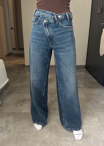 İki Düğmeli Gevşek Kesim Kadın Kot Pantolon - Görsel 2