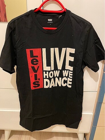 Levis siyah tshirt