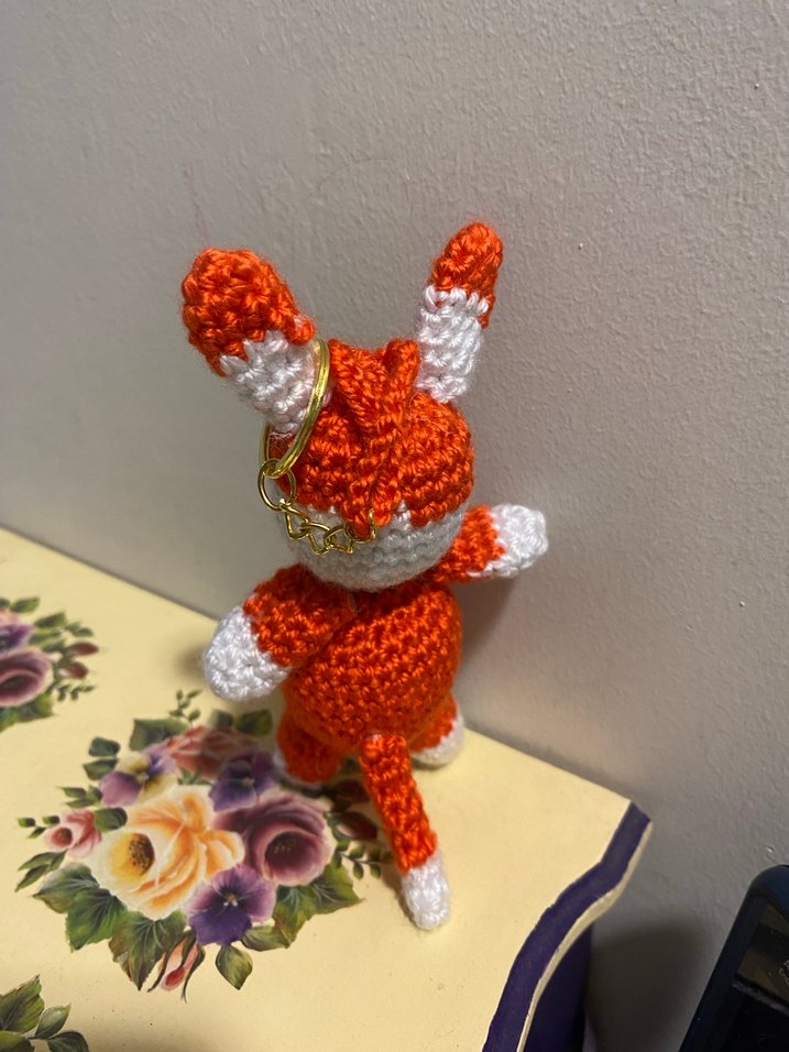 Turuncu Renkli El Örgüsü Tavşan anahtarlık - Görsel 2