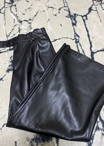 Kadın Siyah Deri Salaş Kemerli Pantolon - Görsel 3
