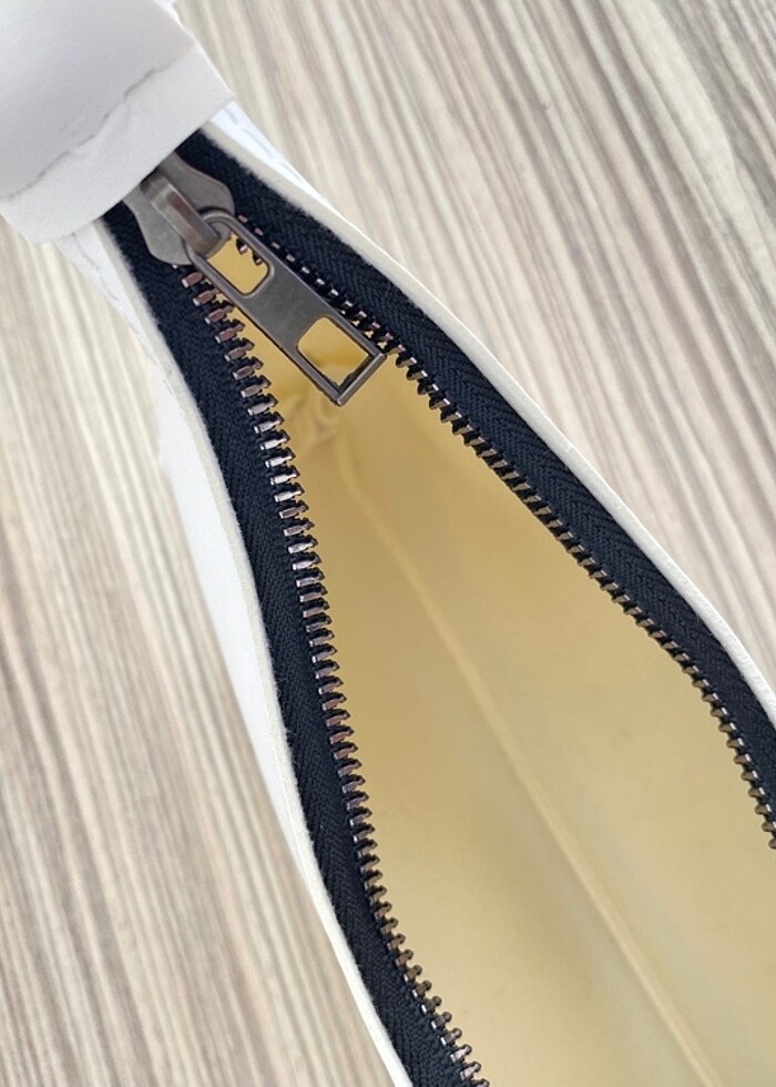 Beyaz Omuz Çantası - Görsel 3