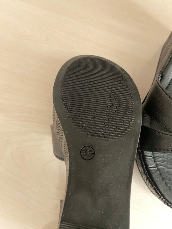 Siyah Dolgu Topuklu Kadın Sandalet - Görsel 4