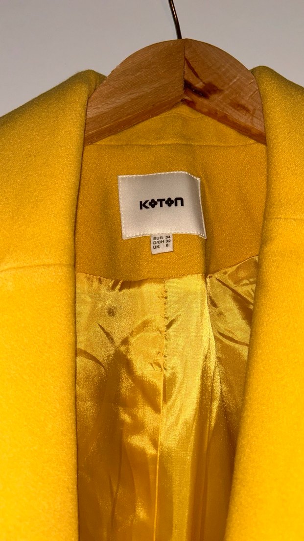 Sarı Düğmeli Klasik Kaban - Görsel 2