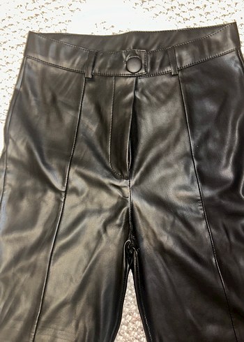 Deri Siyah Midi paçada yırtmaç detaylı Kadın Pantolon - Görsel 3