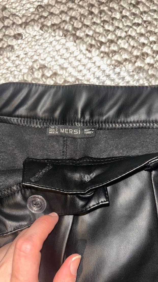 Deri Siyah Midi paçada yırtmaç detaylı Kadın Pantolon - Görsel 4