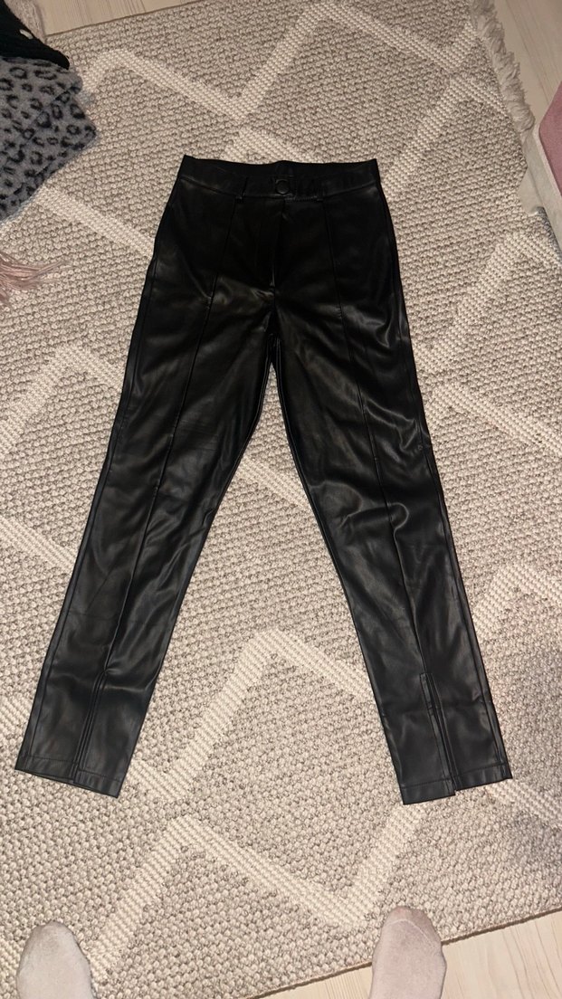 Deri Siyah Midi paçada yırtmaç detaylı Kadın Pantolon - Görsel 2