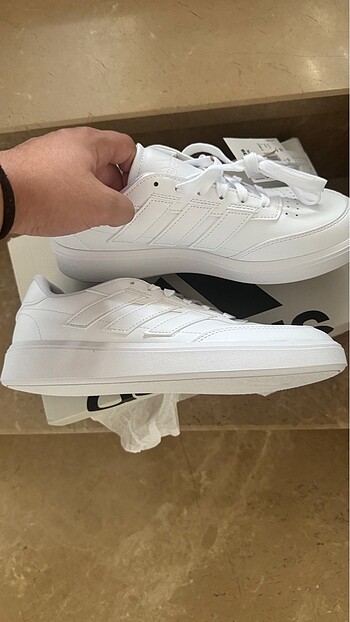 41 Beden beyaz Renk Adidas ayakkabı