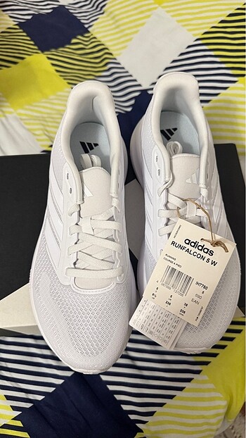 38 Beden beyaz Renk Adidas ayakkabı