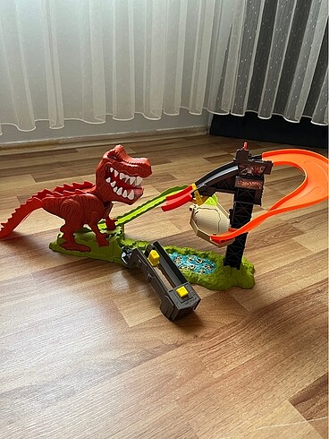 Hot wheels çılgın dinozor oyun seti