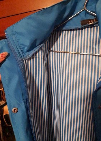 Düğmeli Mavi yagmurluk Midi Mont - Görsel 4