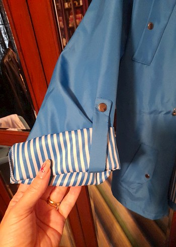 Düğmeli Mavi yagmurluk Midi Mont - Görsel 3