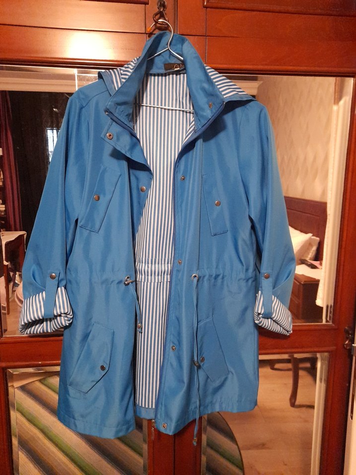 Düğmeli Mavi yagmurluk Midi Mont - Görsel 2