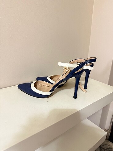 Network Network marka arkası açık stiletto