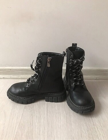 30 Beden Surpie Shoes Kız Çocuk Postal Bot