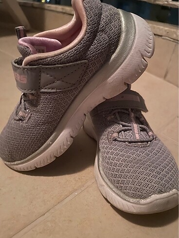 Skechers Fiyat uygun tutulacak mesaj ile sorunuz