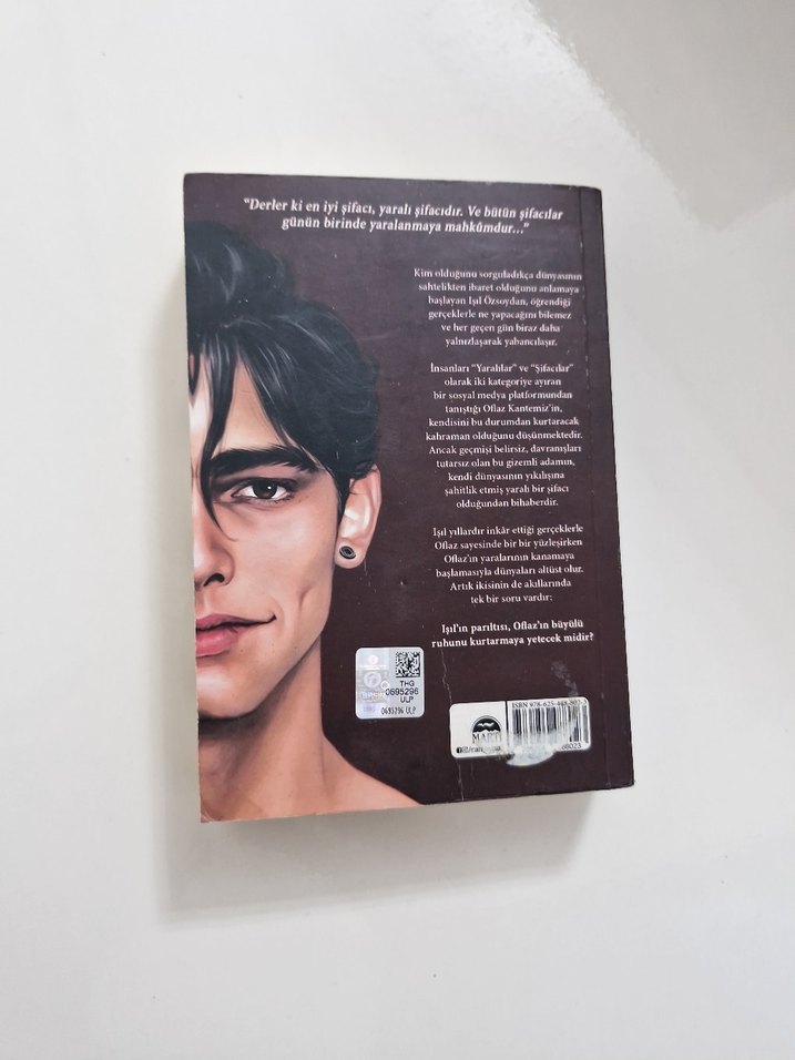 Zeynep Sey - Kimse Gerçek Değil Romanı - Görsel 2