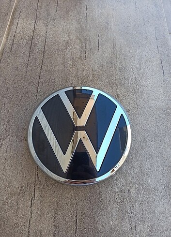 Beden Renk VW Passat Golf 8 Caddy Ön Arma Logo Krom