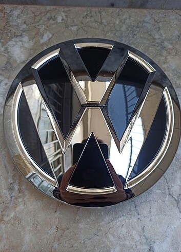 VW Passat CC Ön Arma Logo Krom 