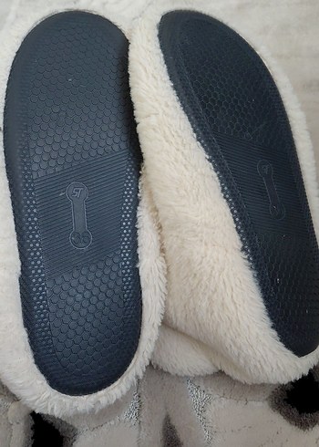 Kızlar için Beyaz Nakışlı Peluş Ev Terliği - Görsel 3