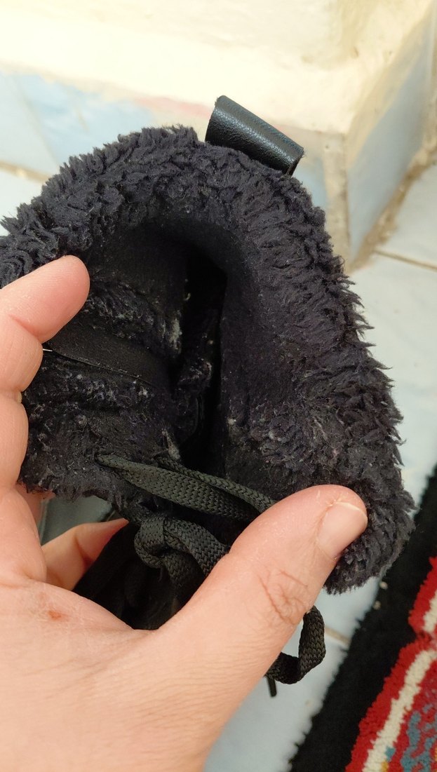 Siyah Kürklü Çizgili Kadın Bot - Görsel 4