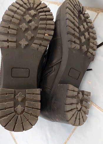 Siyah Deri Punk Tarzı Topuklu Bot - Görsel 4