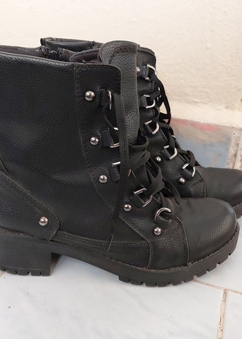 Siyah Deri Punk Tarzı Topuklu Bot - Görsel 2