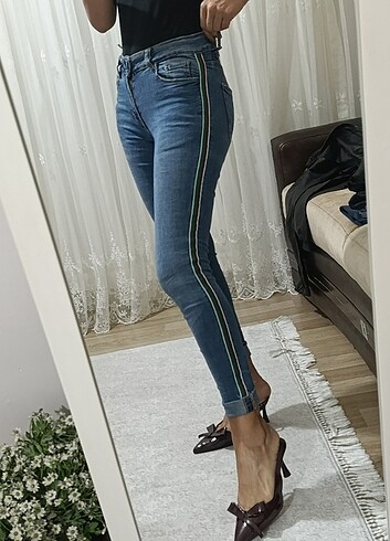 Zara marka kenarları çizgili Jean 