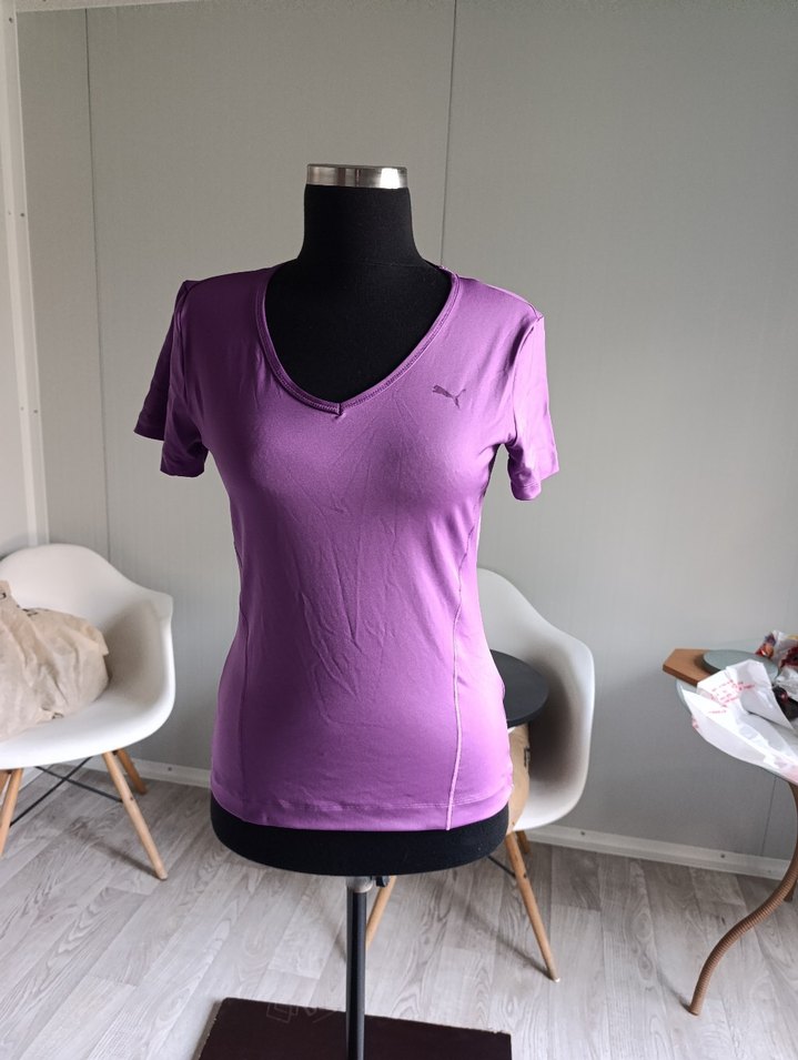 PUMA Mor V Yaka Kısa Kollu Atlet - Görsel 4