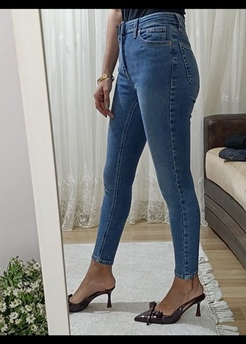 Kadın Mavi Kot Pantolon Kemerli Dar Kesim - Görsel 3