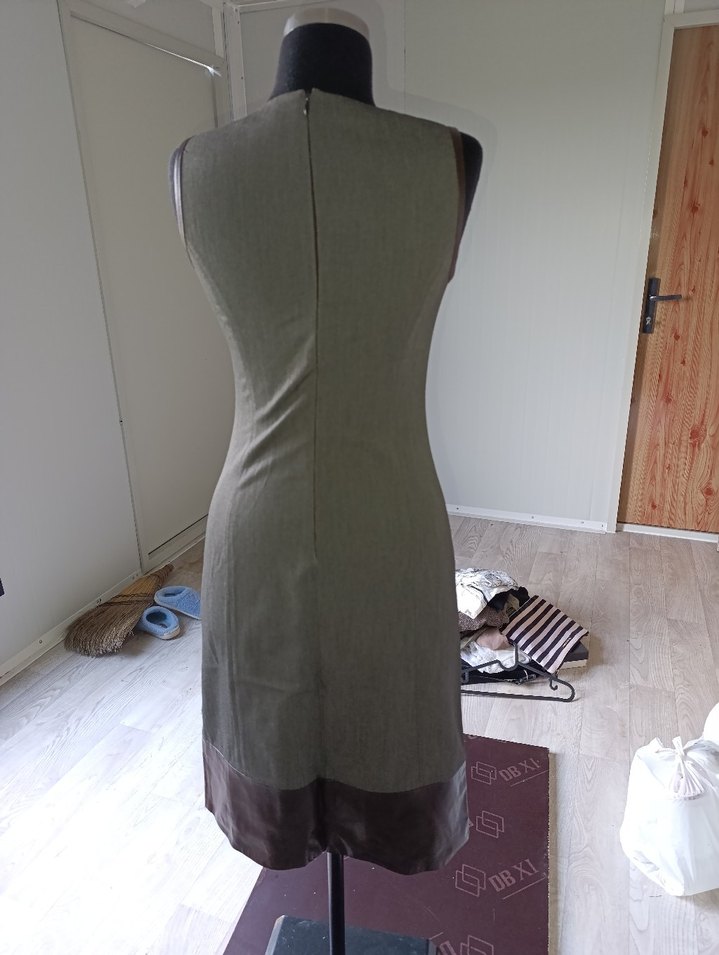 Gri Deri detaylı midi Kalem Elbise - Görsel 4