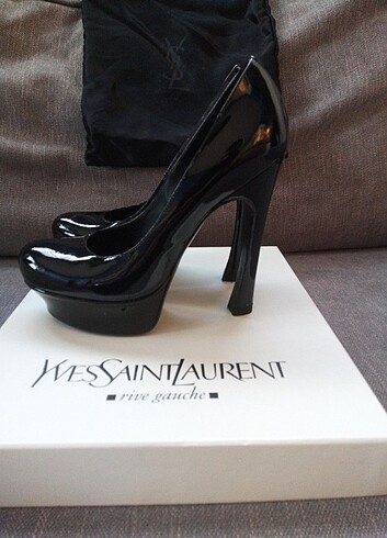Yves Saint Laurent Yves Saint Laurent İnce topuklu ayakkabı 