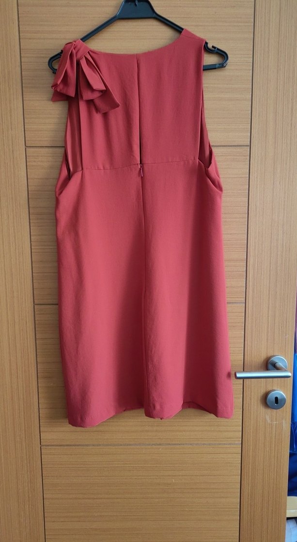 Turuncu V Yaka Kolsuz Elbise - Görsel 3