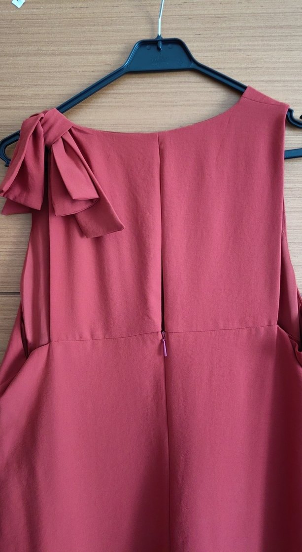 Turuncu V Yaka Kolsuz Elbise - Görsel 5