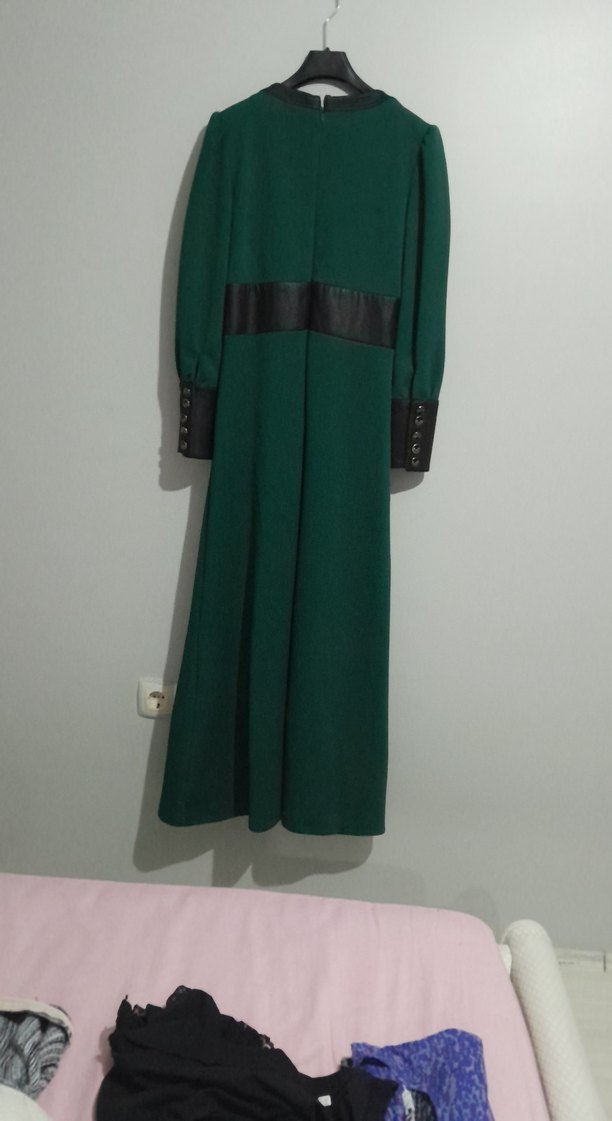 Kemerli Uzun Yeşil Kadın Elbise - Görsel 5