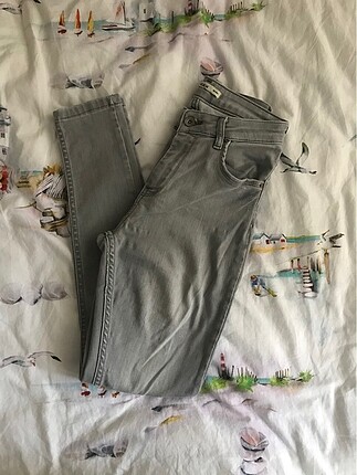 Gri dar jean