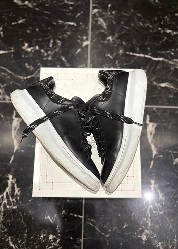 Alexander McQueen diğer