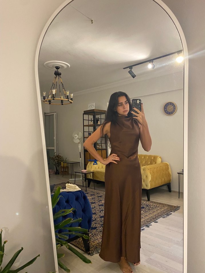 Saten gece elbisesi - Görsel 3