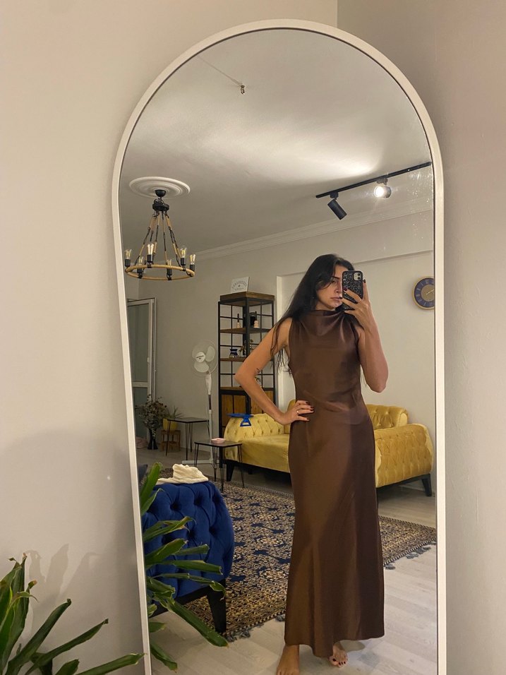 Saten gece elbisesi - Görsel 2