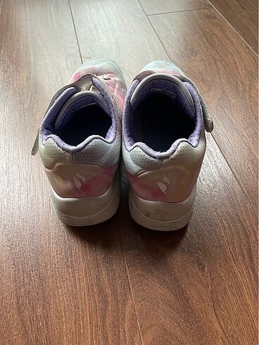34 Beden Skechers koz çocuk ayakkabı.