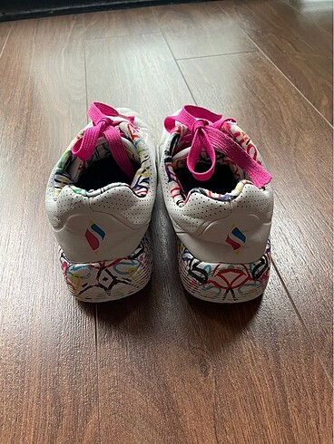 33 Beden Skechers kız çocuk ayakkabı
