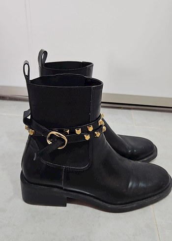 Altın Tokalı Parlak Siyah Deri Bot - Görsel 3