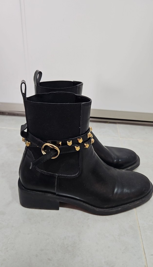 Altın Tokalı Parlak Siyah Deri Bot - Görsel 3